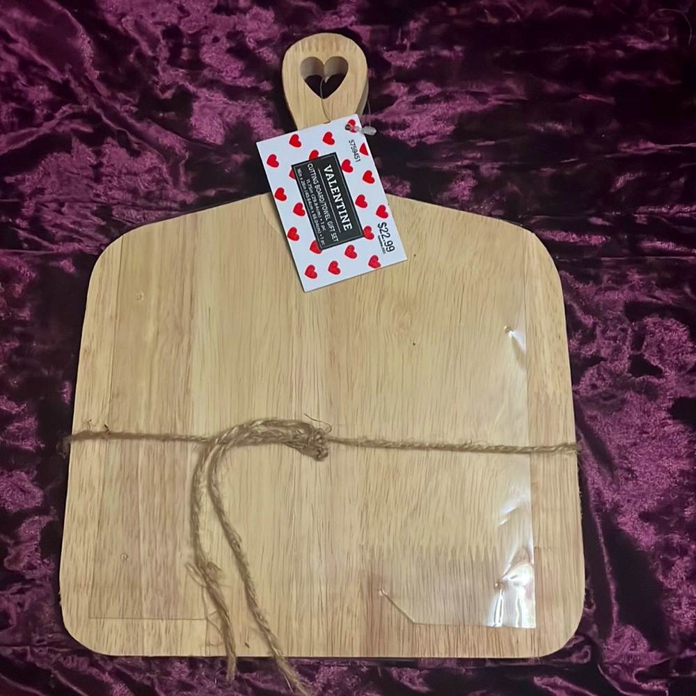 Valentine cutting board never used